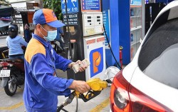 Giá xăng dầu hôm nay 21/12: Biến động nhẹ; giá xăng trong nước sẽ tiếp tục giảm lần thứ 4 liên tiếp trong chiều nay
