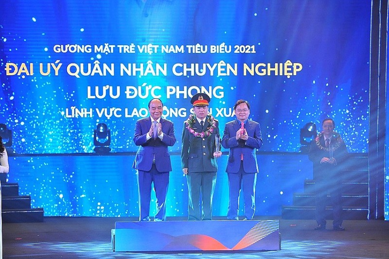 Vinh danh 10 Gương mặt trẻ Việt Nam tiêu biểu năm 2021