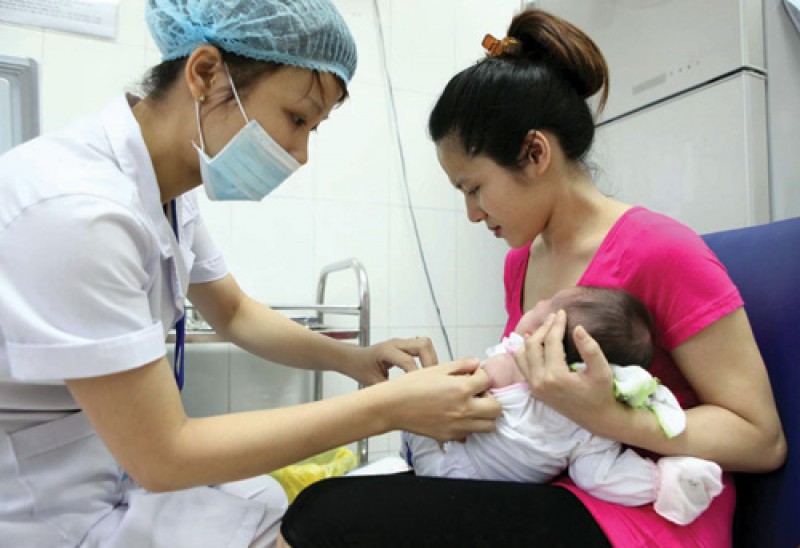 Thêm 3.000 liều vaccine Pentaxim cho trẻ nhỏ