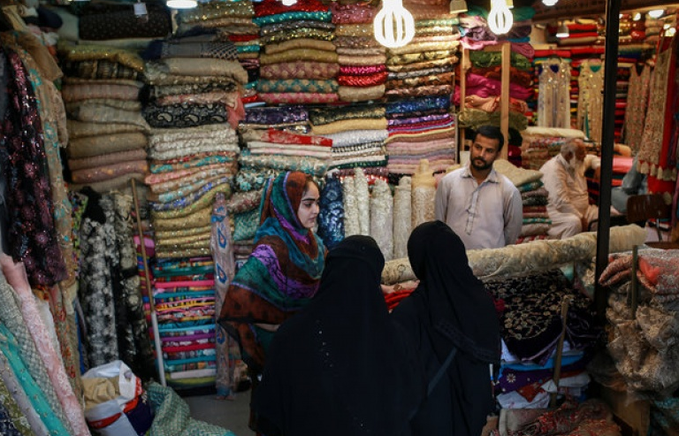 Phụ nữ Pakistan cởi mở hơn với đạo Hồi
