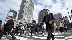 Nhật Bản: Nền kinh tế 'né' suy thoái; chỉ số Nikkei 225 cao kỷ lục, người dân 'ngó lơ'