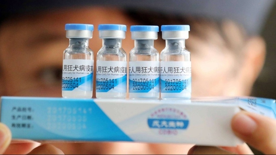 Chưa hết hoang mang vì đại dịch, thế giới lại ‘đau đầu’ với vấn nạn vaccine Covid-19 giả