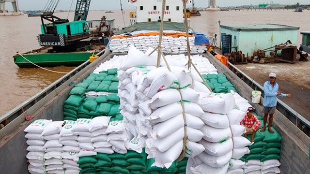 Lạm phát tăng vọt, Philippines 'ủ mưu' mới với nhập khẩu gạo