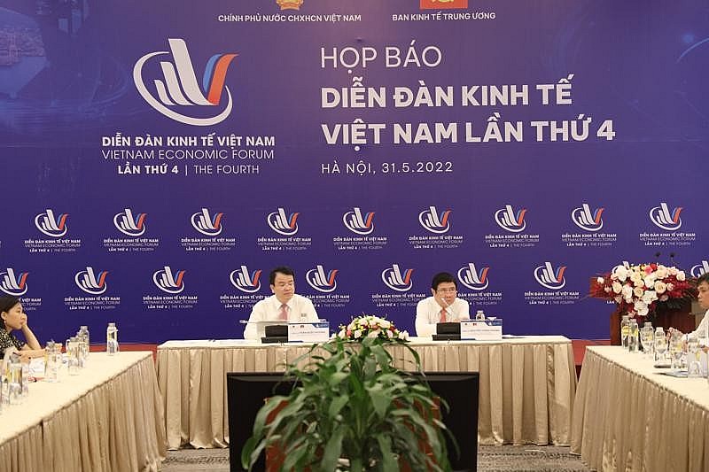 Ba Bộ trưởng lần đầu tiên đối thoại về nhiều vấn đề 'nóng' tại Diễn đàn Kinh tế Việt Nam lần thứ 4