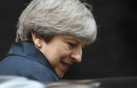 Thủ tướng Anh Theresa May vượt qua cuộc bỏ phiếu tín nhiệm