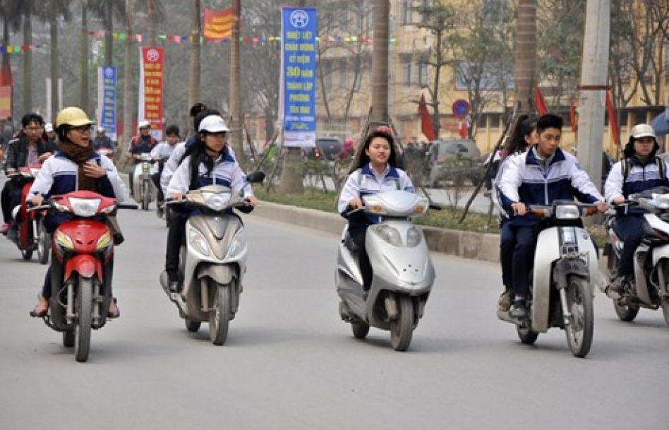 Cảnh báo tai nạn giao thông khi dùng xe máy, xe đạp điện ở học sinh