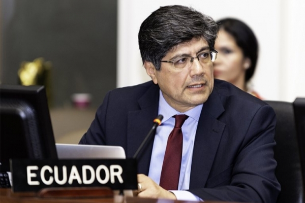 Ngoại trưởng Ecuador từ chức