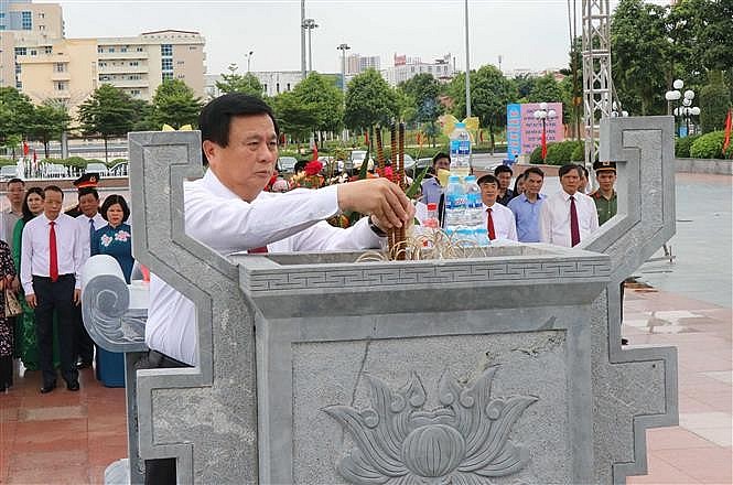 Dâng hương tưởng niệm cố Tổng Bí thư Nguyễn Văn Cừ tại Bắc Ninh