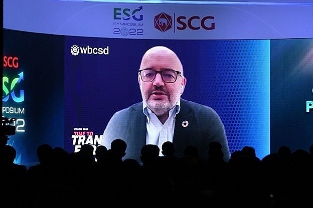 Ông Peter Bakker, Chủ tịch & Giám đốc điều hành Hội đồng Doanh nghiệp vì sự Phát triển Bền vững Thế giới (WBCSD) trình bày về chủ đề “ESG trong bối cảnh toàn cầu”