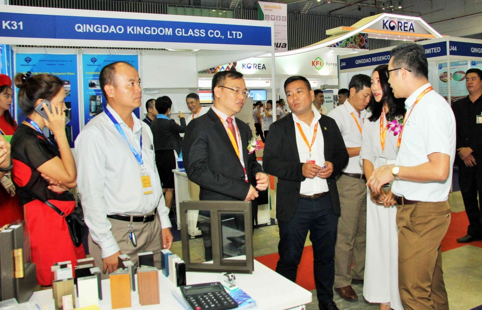 Gần 300 đơn vị tham dự Triển lãm quốc tế về công nghệ kính