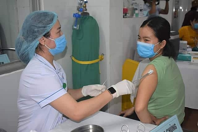 Tiêm vaccine Covid-19 ở Quảng Bình. (Nguồn: Báo Sức khỏe & Đời sống)