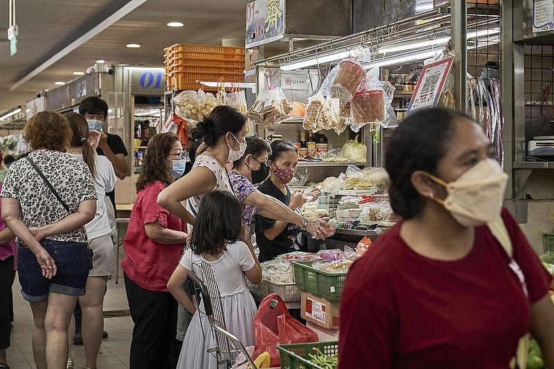 Lạm phát tăng cao, người dân Singapore quay cuồng trong cơn bão giá