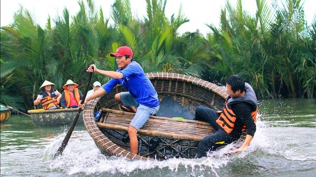 Lắc thuyền thúng – 'đặc sản mới' của du lịch Quảng Nam