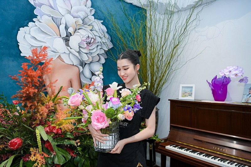 Top 3 Miss World Vietnam 2022 diện đầm tông đen trắng, hào hứng cùng nhau học cắm hoa