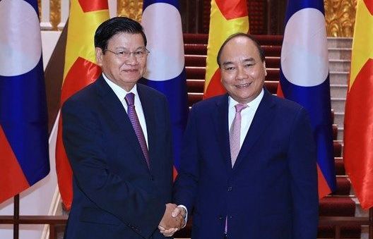 Thủ tướng Lào Thongloun Sisoulith bắt đầu thăm chính thức Việt Nam