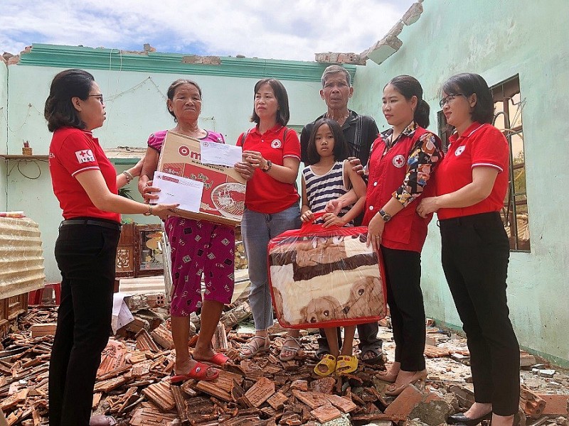Hỗ trợ khẩn cấp người dân Quảng Nam và Quảng Ngãi bị ảnh hưởng bởi bão Noru