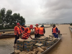 Hỗ trợ khẩn cấp người dân miền Trung bị ảnh hưởng nặng nề bởi mưa lũ
