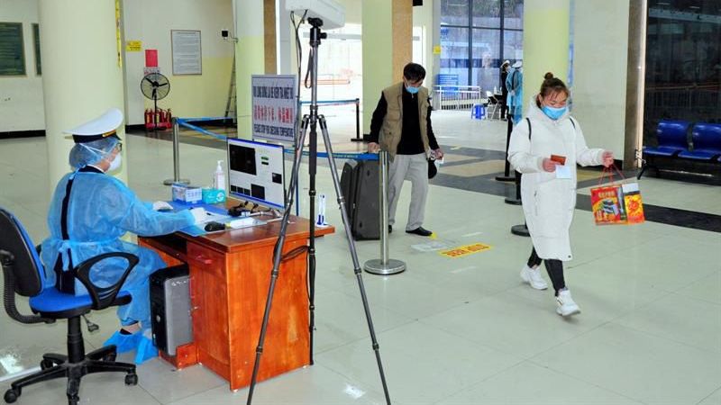 Một người trở về từ Angola mắc Covid-19, Việt Nam có 1.173 bệnh nhân