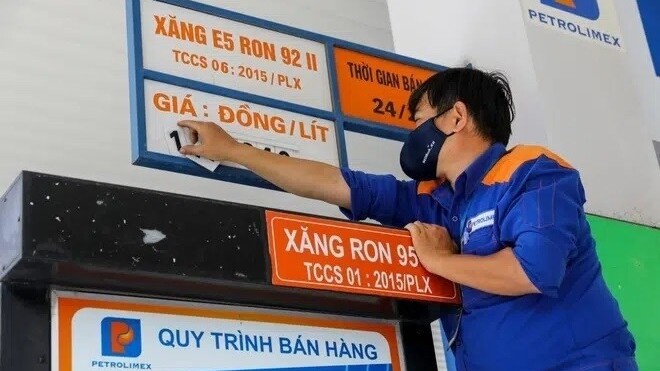 Giá xăng dầu tăng cao 'đánh mạnh' vào tăng trưởng kinh tế Việt Nam như thế nào?