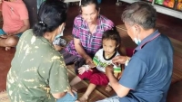 Trùm chăn kín đầu, bé gái duy nhất thoát chết trong vụ xả súng ở nhà trẻ Thái Lan