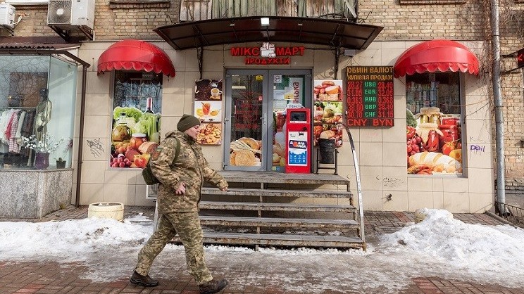 Tan hoang vì xung đột, kinh tế Ukraine sụt giảm khoảng 30%