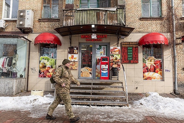 Tan hoang vì xung đột, kinh tế Ukraine sụt giảm khoảng 30%