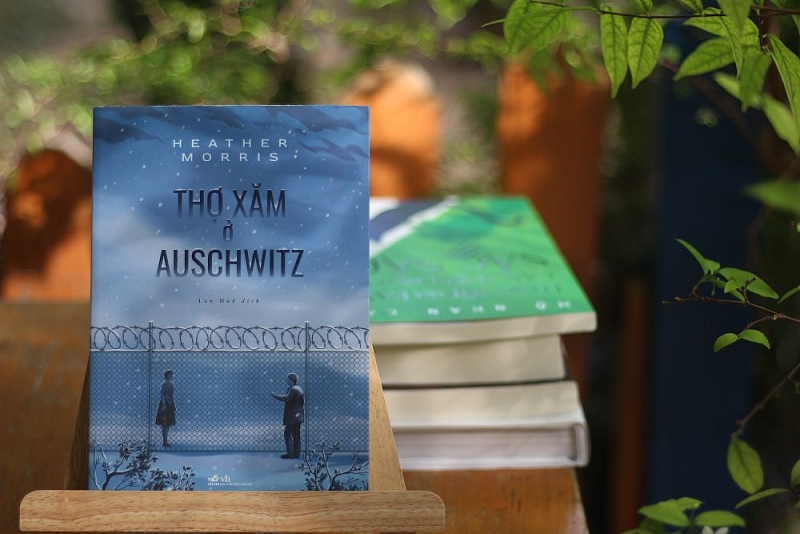 'Thợ xăm ở Auschwitz' - Phẩm giá và tình người trong nghịch cảnh