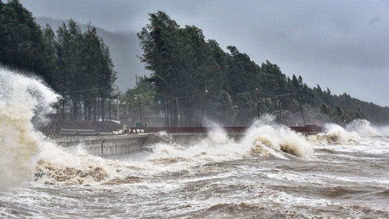 Dự báo thời tiết: Bão Vamco đi vào Biển Đông, trở thành cơn bão số 13, sức gió hủy diệt