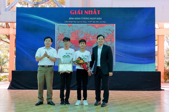 trao giai cuoc thi ve tranh rung ngap man nam 2019