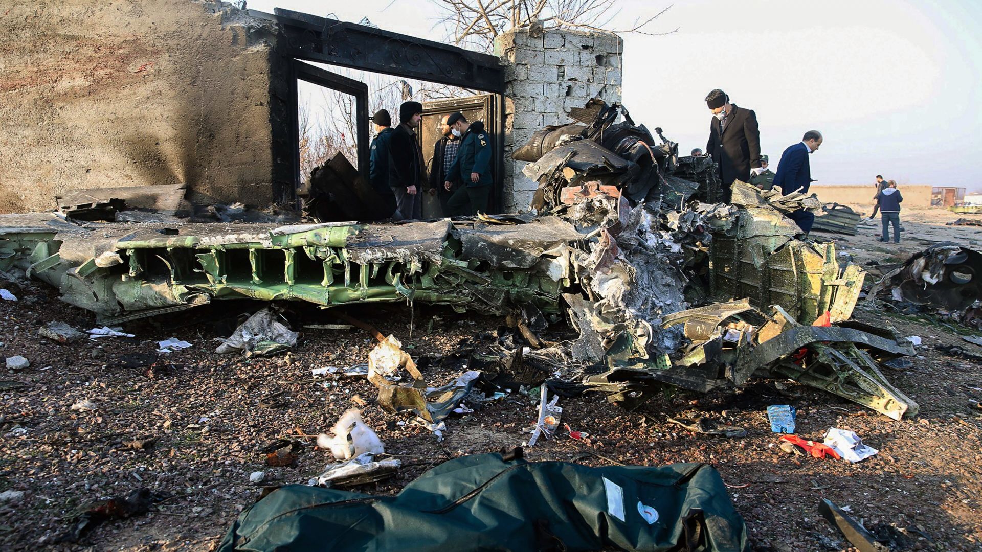 ukraine uu tien hai gia thuyet nguyen nhan vu roi may bay o iran