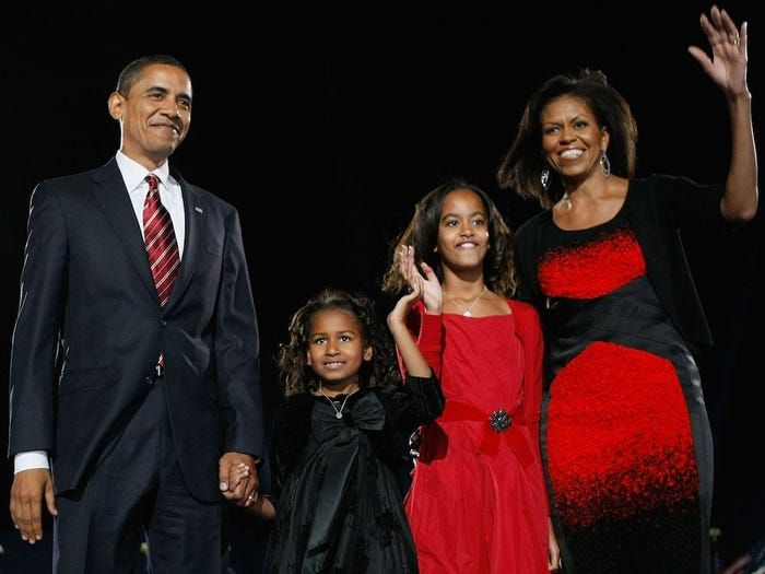 Gia đình Obama năm 2008 trong đêm bầu cử.