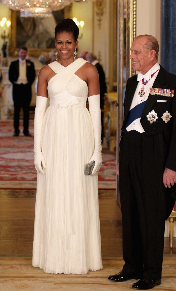 Chiếc váy trắng mà Obama mặc trong chuyến công du đến London năm 2011 vẫn là một trong những bộ cánh đẹp nhất của bà.
