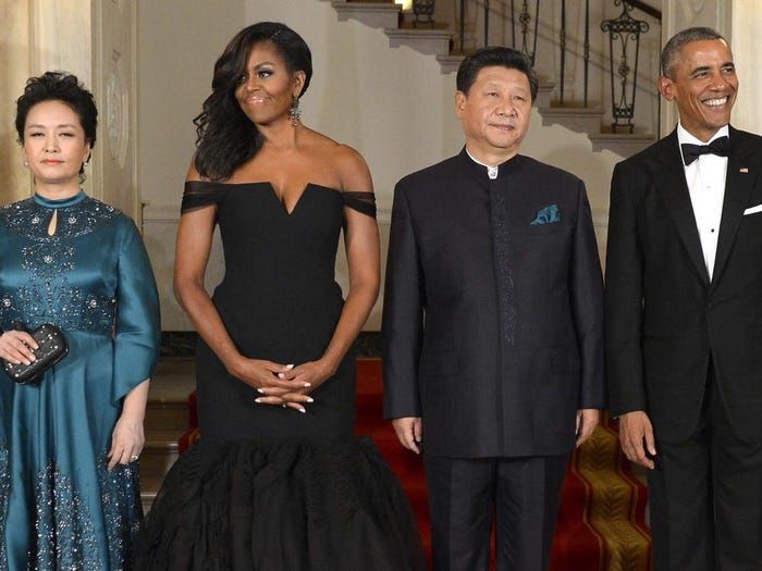Tại một bữa tối cấp nhà nước với thủ tướng Trung Quốc vào năm 2015, Obama đã mặc một chiếc váy mà nhiều người gọi là đẹp nhất cho đến nay của bà.