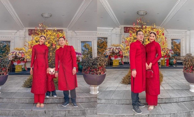 Vợ chồng Lan Khuê và quý tử cùng diện áo dài đôi đỏ rực. Lan Khuê rất hào hứng vì sau tất cả, cuối cùng cũng có lúc cả gia đình mặc trang phục ton-sur-ton.