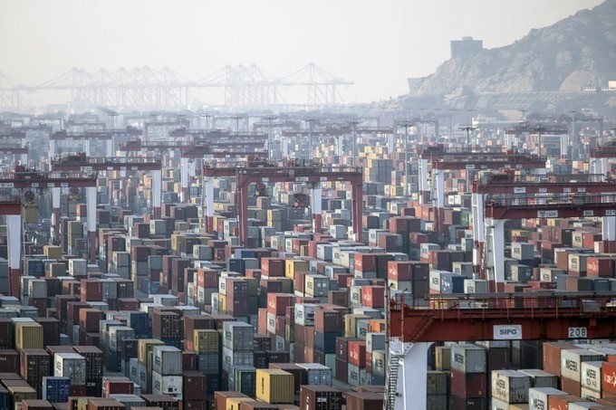 Cảng nước sâu Dương Sơn tại Thượng Hải, Trung Quốc ngày 11/1. Ảnh: Bloomberg.
