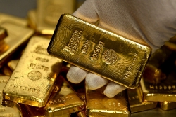 Giá vàng hôm nay 2/12/2023: Giá vàng rời đỉnh lịch sử, dự đoán cán mốc 2.100 USD/ounce, có nên mua vào?