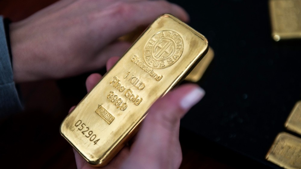 Giá vàng hôm nay 25/2: Giá vàng thế giới giảm sốc, mốc 1.800 USD/ounce bị thổi bay