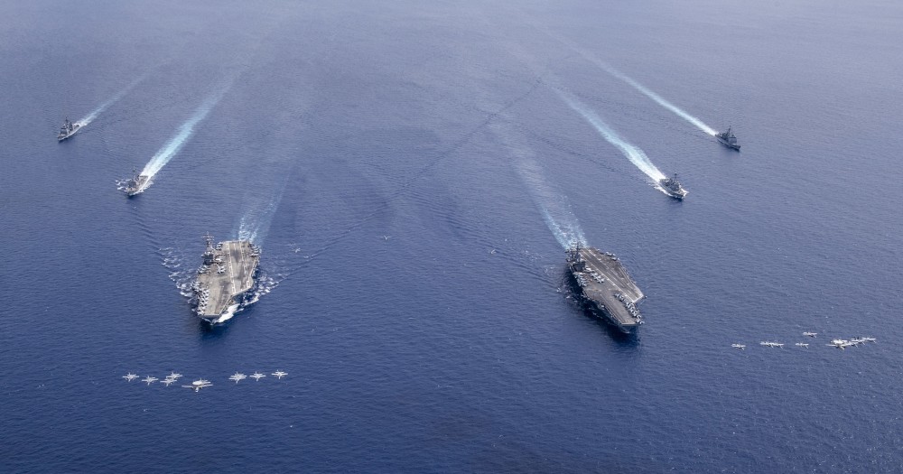 Nhóm tác chiến tàu sân bay USS Nimitz và USS Ronald Reagan dàn đội hình, phô diễn lực lượng trên Biển Đông hồi tháng 7-2020 - Ảnh: Hải quân Mỹ