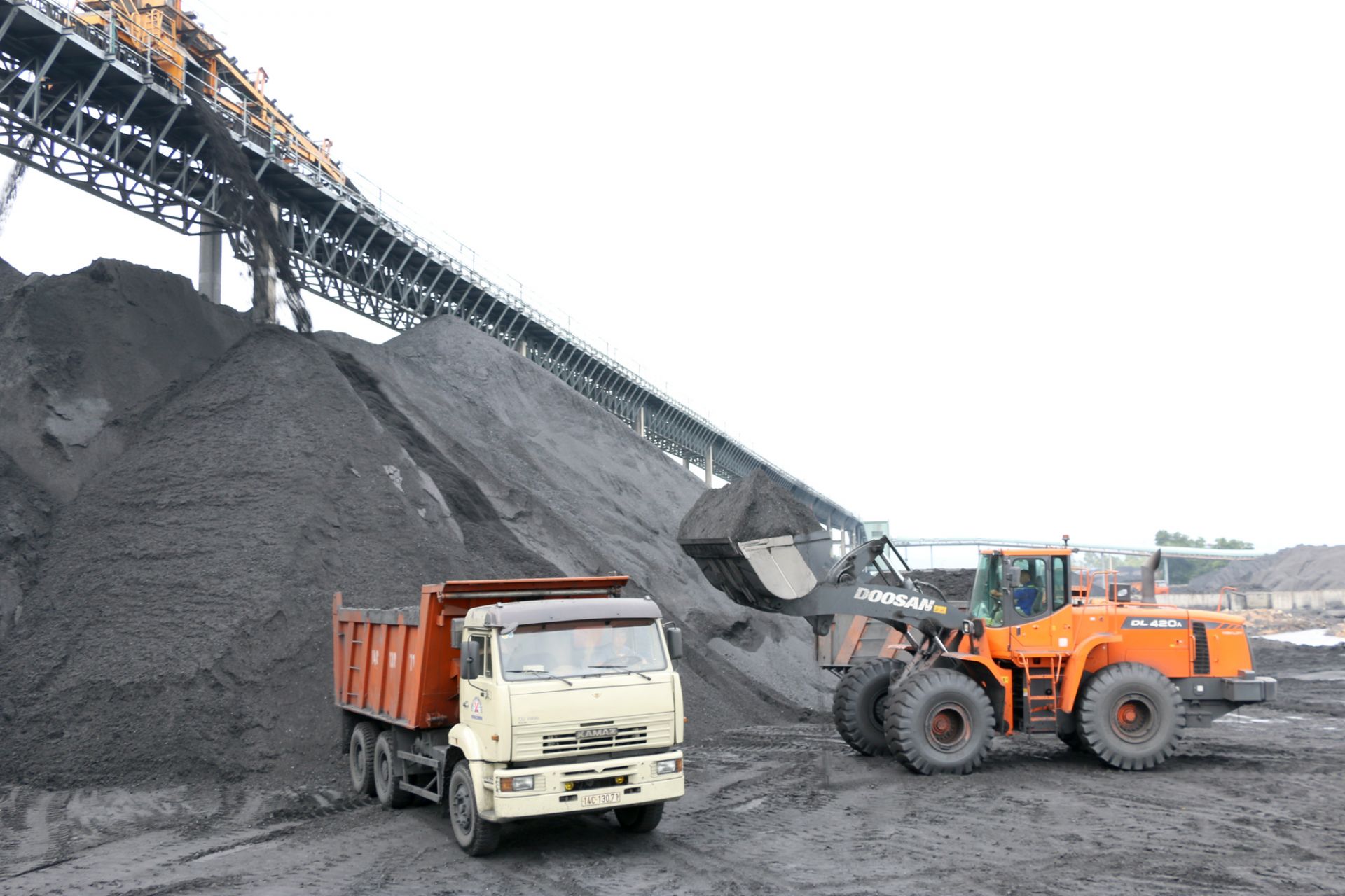 Quảng Ninh tập trung phát triển hai trụ cột kinh tế mới, tạo bứt phá thời Covid-19 quang ninh tap trung phat trien hai tru cot kinh te moi tao but pha thoi covid 19