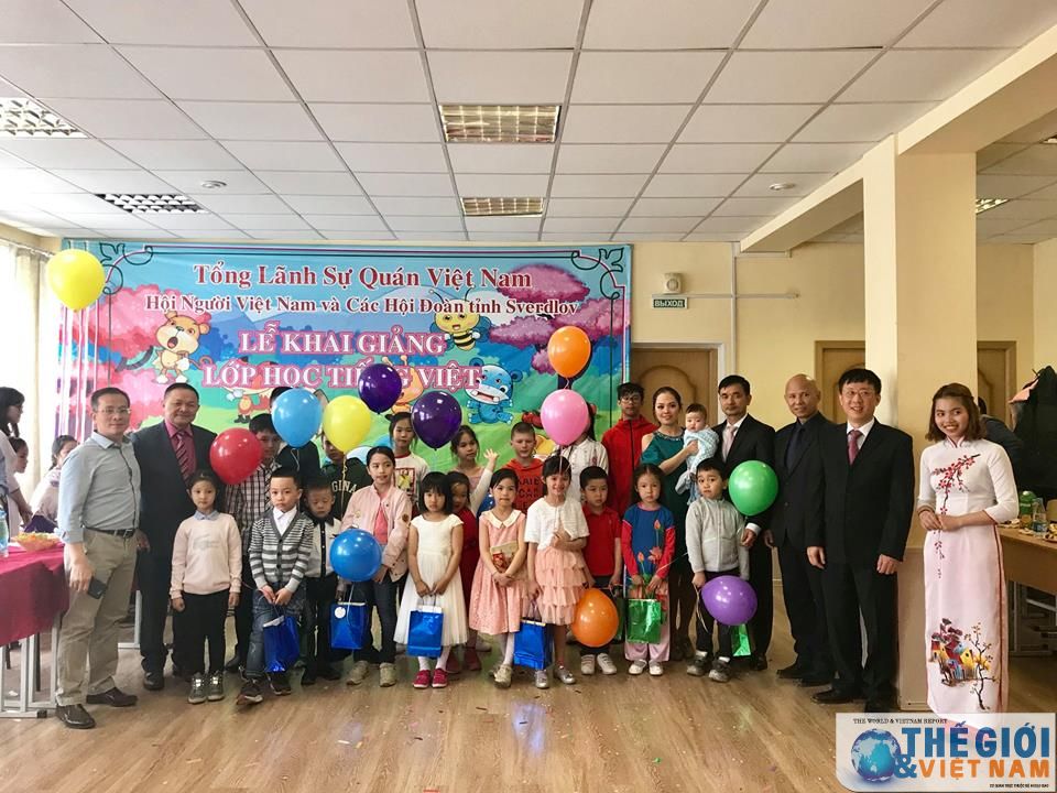 Lễ khai giảng lớp học tiếng Việt tại Ekaterinburg.