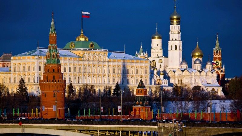 0008-154621-moscow-city-kremlin-bridge-capital-russia-flag-59197-3840x2400-fggp