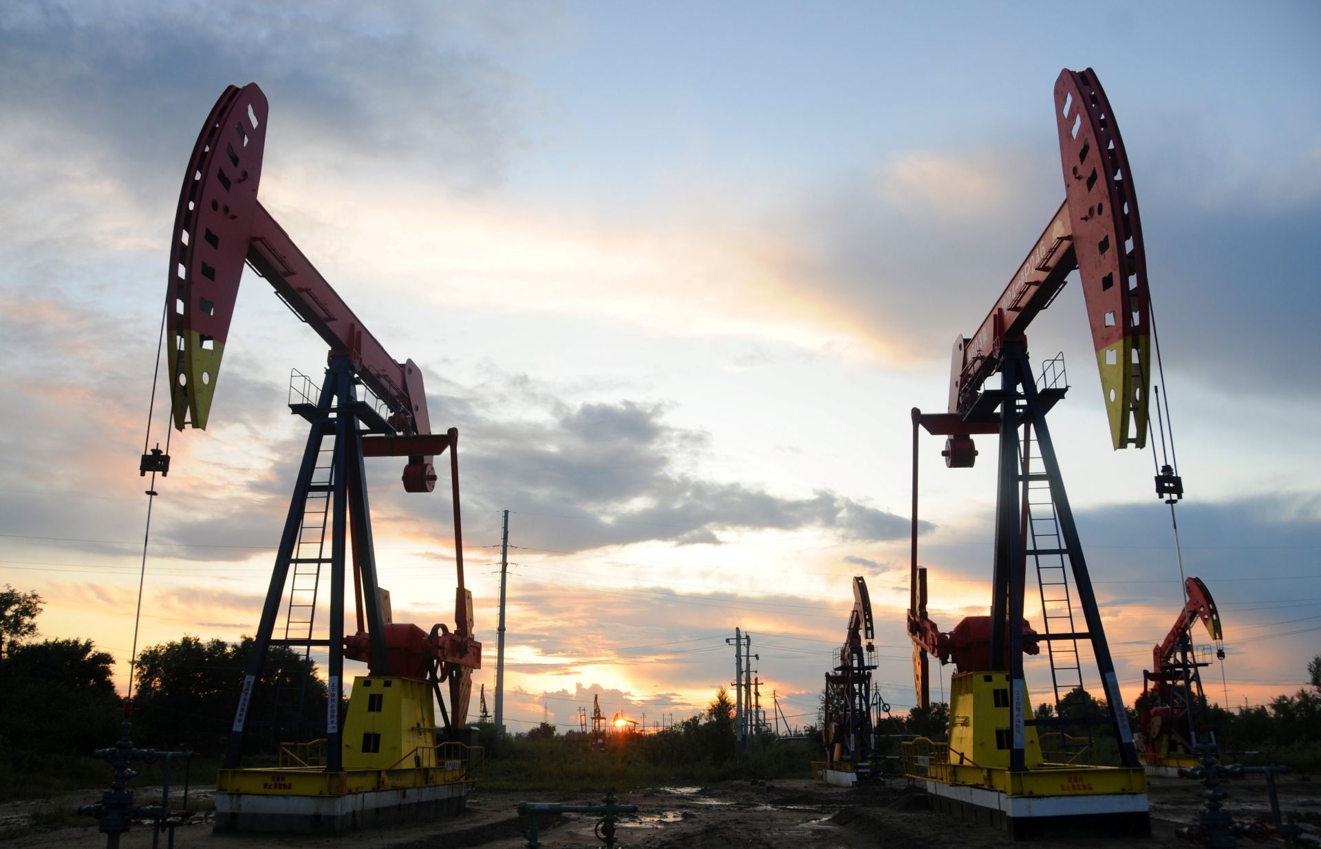Giá dầu tiếp tục tăng nhờ nỗ lực cắt giảm nguồn cung của OPEC+