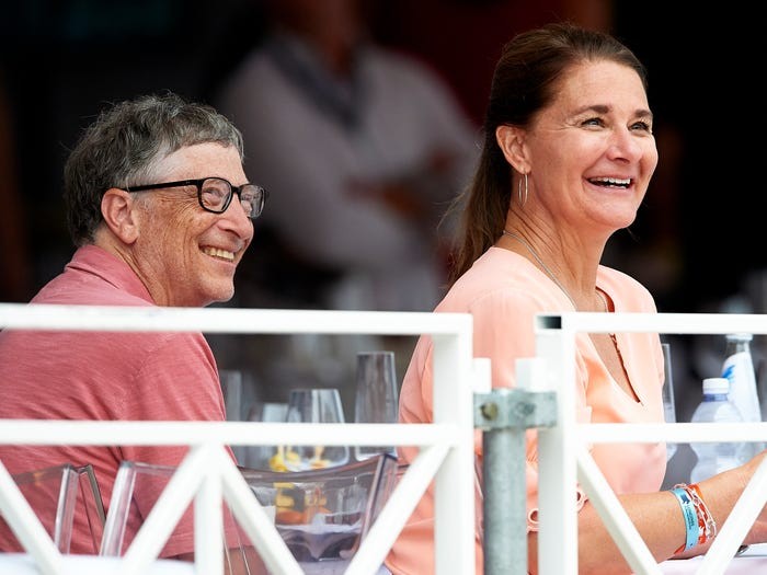 6. Bill Gates vẫn là người giàu thứ tư trên thế giới, ngay cả khi đã từ thiện ít nhất 41 tỷ USD. Bill Gates và vợ thành lập Quỹ Bill & Melinda Gates vào năm 2000, hiện là  quỹ từ thiện tư nhân lớn nhất trên thế giới và tập trung vào vấn đề sức khỏe và ngh