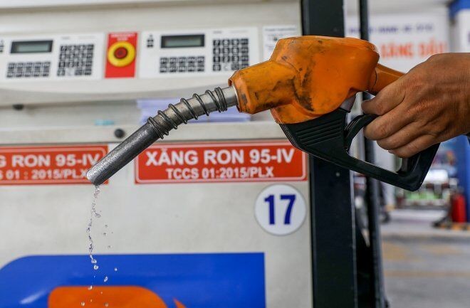 giảm thuế xăng, dầu. Giá xăng hôm nay tiếp tục tăng. (Nguồn: Baogiaothong)