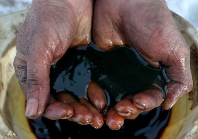 Mẫu dầu thô tại mỏ dầu Yarakta, vùng Irkutsk, Nga. (Nguồn: Reuters)