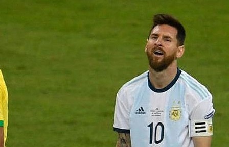 Bị cho là thiếu kiềm chế, Messi bất ngờ bị hàng loạt ngôi sao Brazil 'tính sổ'