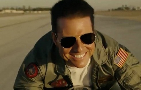Tom Cruise trở lại bầu trời trong “Top Gun 2”