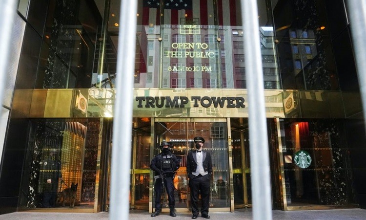 Trump Organization là công ty mẹ của hàng trăm công ty thuộc sở hữu gia đình Trump, từ khách sạn đến sân golf.