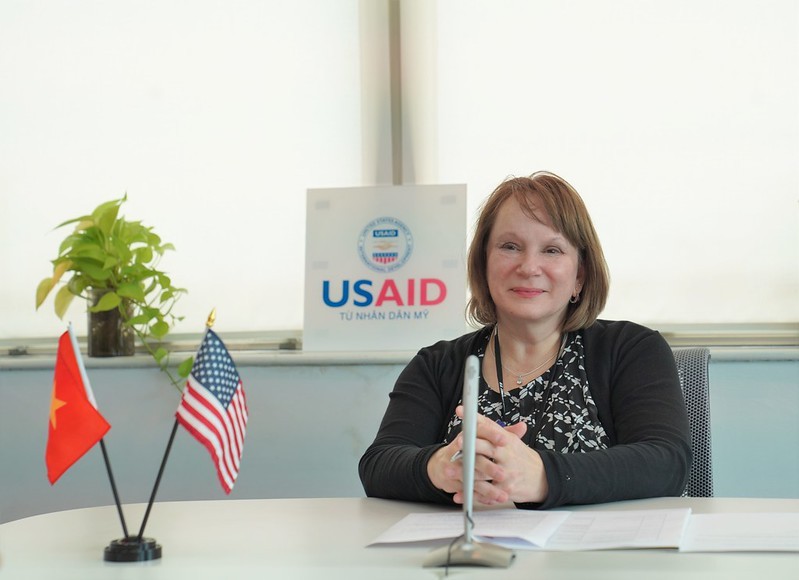 2.	 Bà Giám đốc USAID Việt Nam - Ann Marie Yastishock: Sử dụng năng lượng hiệu quả chính là cách ứng phó với BĐKH, bảo vệ môi trường và triển khai các dự án về năng lượng tái tạo”. (Ảnh: USAID)