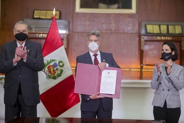 Tổng thống Peru Francisco Sagasti ký thông qua Hiệp định CPTPP. (Nguồn: andina.pe)